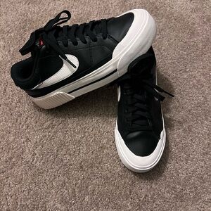 Nike women’s sneakers